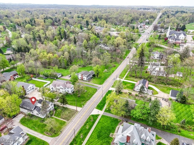 bird's eye view featuring a wooded view and a residential view