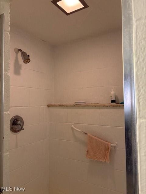 full bath with a tile shower