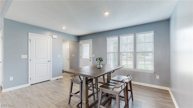 dining space featuring recessed lighting, baseboards, and light wood-type flooring
