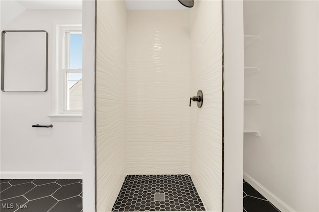 bathroom featuring tiled shower