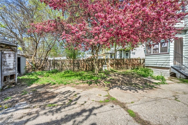view of yard featuring fence