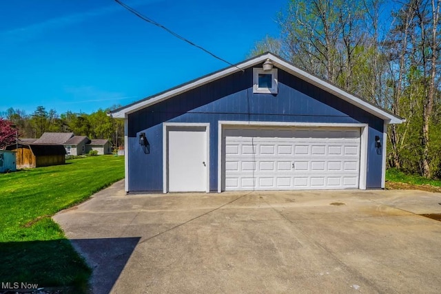 view of detached garage