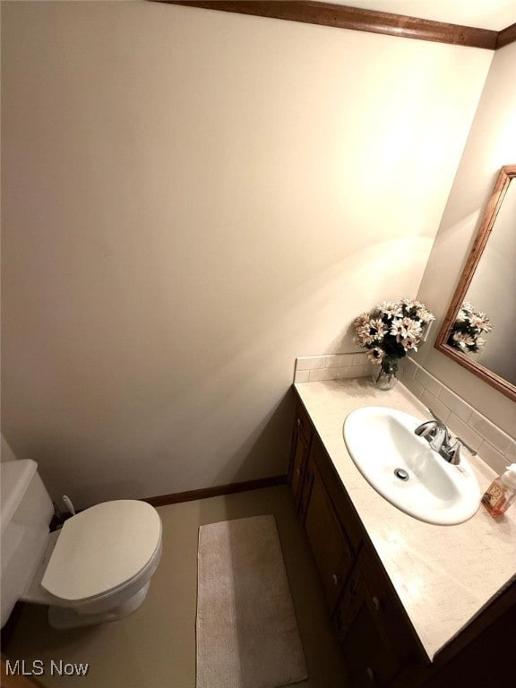 422 Glenwoods Ct, Boardman, OH 44512 - half bath with tasteful backsplash, vanity, and toilet