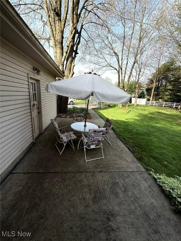 422 Glenwoods Ct, Boardman, OH 44512 - view of patio / terrace