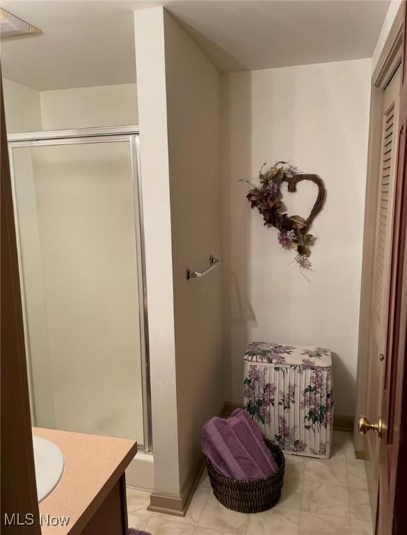 422 Glenwoods Ct, Boardman, OH 44512 - full bath with a stall shower and vanity