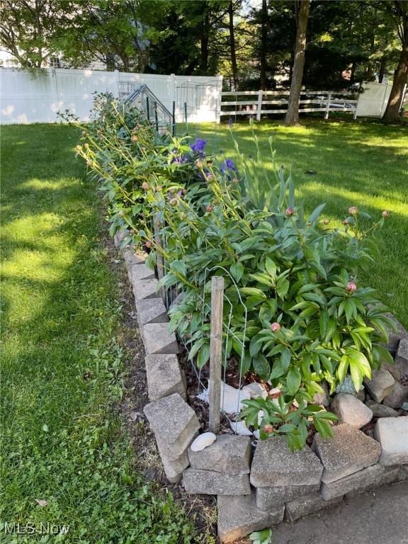 422 Glenwoods Ct, Boardman, OH 44512 - view of yard