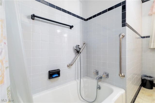 bathroom featuring shower / bath combo with shower curtain