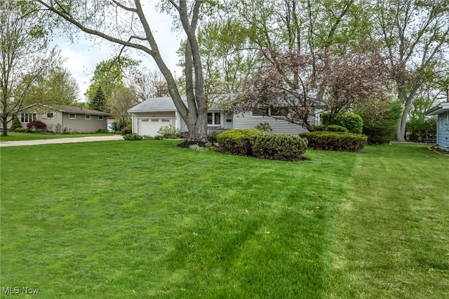 view of front facade with a garage, driveway, and a front yard
