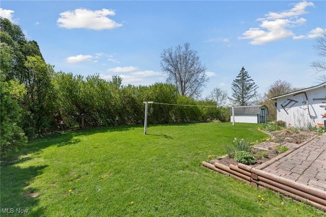 view of yard with a storage shed and an outdoor structure