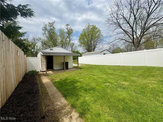 view of yard featuring a fenced backyard and an outbuilding