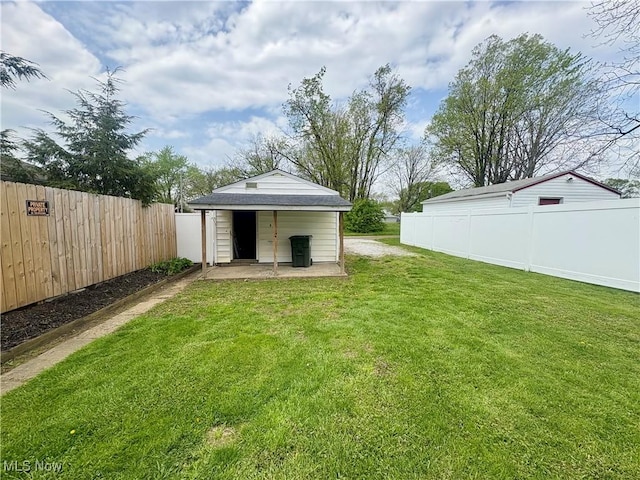 view of yard with a fenced backyard and an outdoor structure