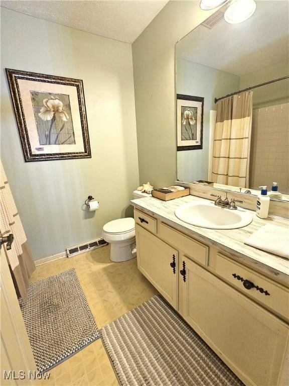 full bathroom featuring vanity, toilet, curtained shower, and visible vents