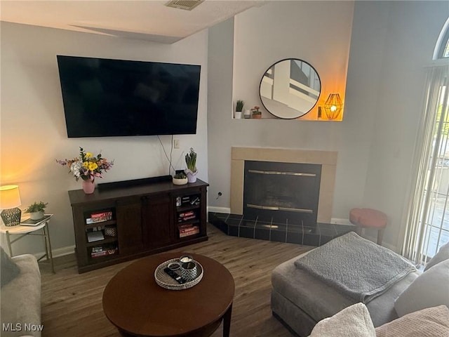 1173 Red Tail Hawk Ct Unit 4, Youngstown, OH 44512 - living area with baseboards, a wealth of natural light, and wood finished floors