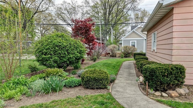 1423 N Wooster Ave, Dover, OH 44622 - view of yard