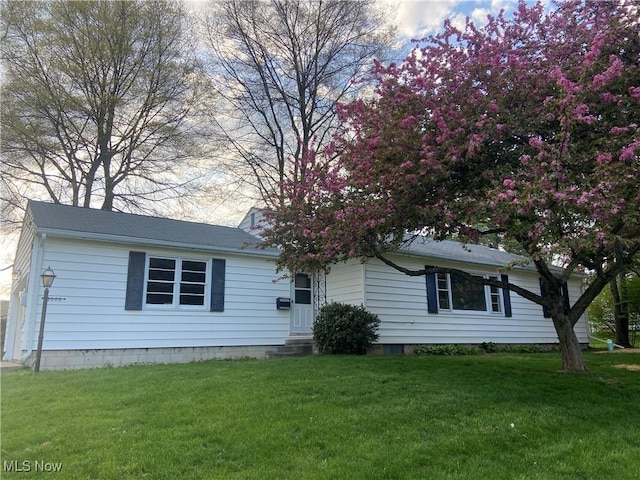 view of front of home with a front lawn and entry steps
