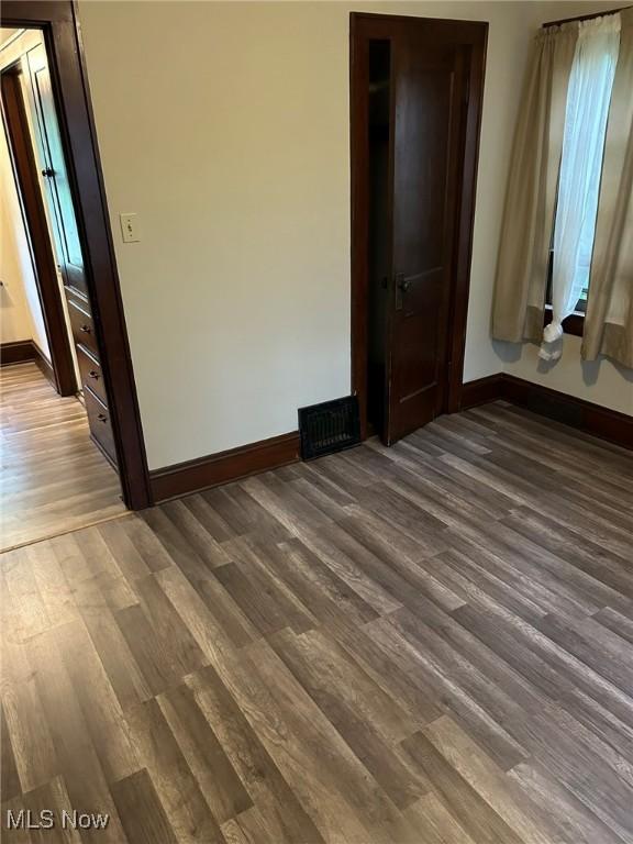 720 Kipling St, Akron, OH 44306 - unfurnished room with baseboards and wood finished floors