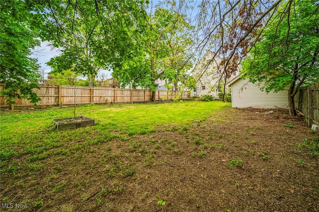 view of yard featuring a fenced backyard