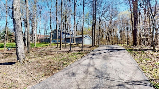 431 Somerset Dr, Chagrin Falls, OH 44022 - view of road with driveway