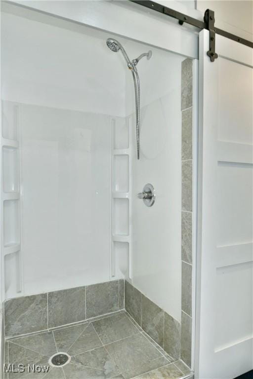 1553 Parkman Rd NW, Warren, OH 44485 - full bath featuring a shower