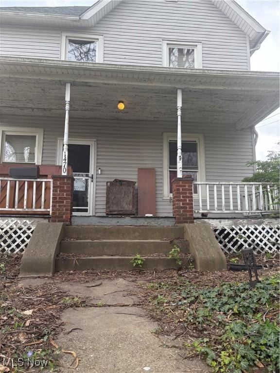 property entrance with a porch
