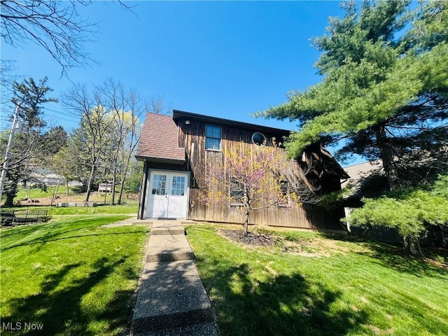 view of front of home with a front yard