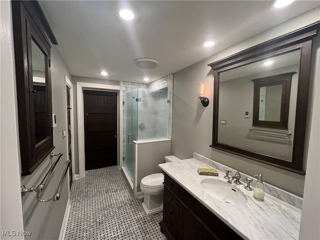 full bathroom featuring toilet, recessed lighting, a shower stall, and vanity