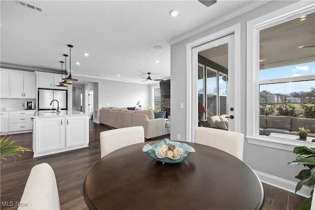 dining area with recessed lighting, ceiling fan, visible vents, and baseboards