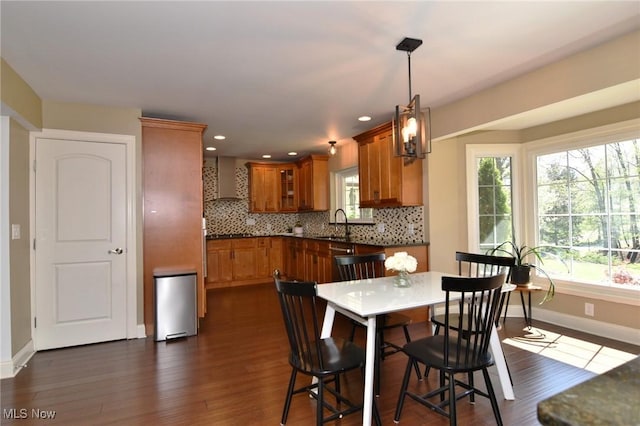 dining room with baseboards, recessed lighting, and dark wood-type flooring