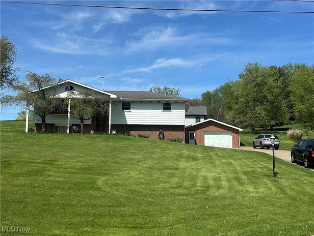 view of front of house featuring an outdoor structure, brick siding, and a front yard