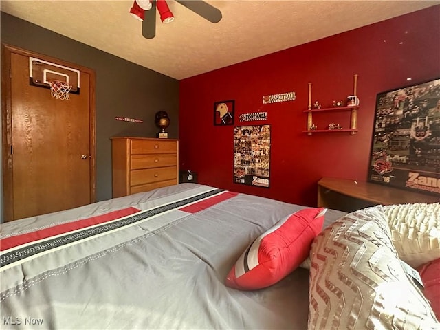 1218 Ohltown Mcdonald Rd, Mineral Ridge, OH 44440 - bedroom with a ceiling fan