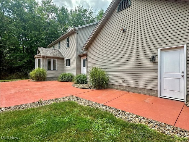 1218 Ohltown Mcdonald Rd, Mineral Ridge, OH 44440 - rear view of house with a patio area