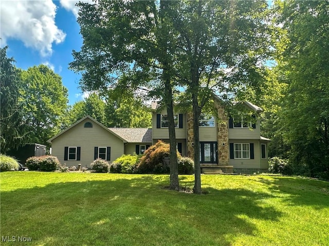 1218 Ohltown Mcdonald Rd, Mineral Ridge, OH 44440 - view of front of property featuring a front yard