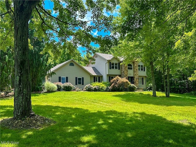 1218 Ohltown Mcdonald Rd, Mineral Ridge, OH 44440 - view of front facade featuring a front yard