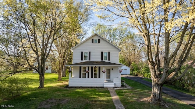american foursquare style home featuring a front yard