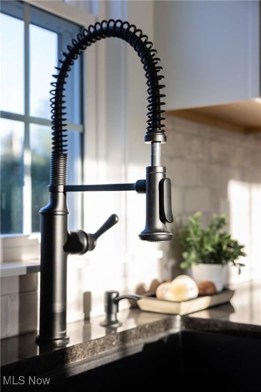 room details featuring a sink
