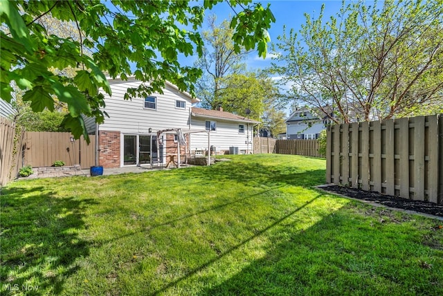 view of yard featuring a fenced backyard