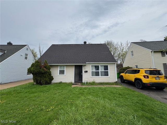 new england style home featuring a front yard