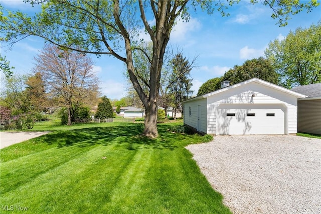 view of yard featuring a detached garage