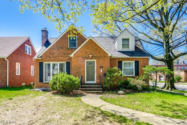 view of front of property featuring a front lawn and brick siding