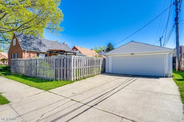 3860 Colony Rd, South Euclid, OH 44118 - detached garage featuring fence