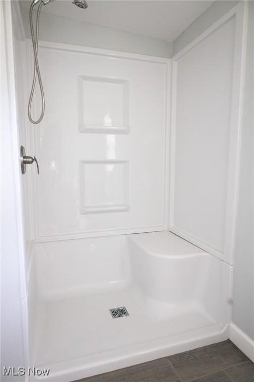 full bathroom featuring a shower