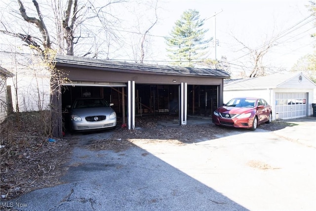 view of detached garage