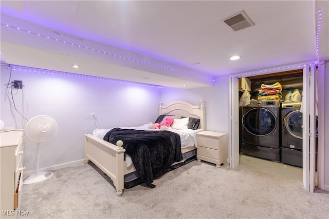 bedroom with light colored carpet, recessed lighting, baseboards, visible vents, and washing machine and dryer