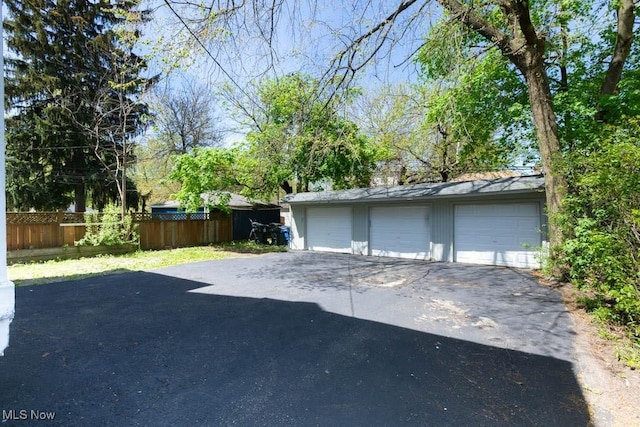 3081 E Derbyshire Rd, Cleveland Heights, OH 44118 - photo 49