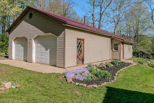 view of detached garage