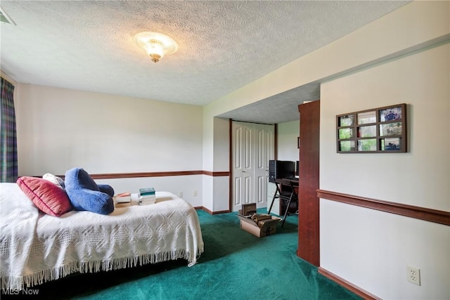5420 Crystal Cove Cir, Stow, OH 44224 - bedroom featuring a closet, baseboards, carpet flooring, and a textured ceiling