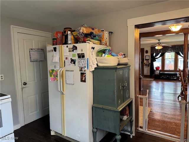 kitchen featuring freestanding refrigerator, stove, ceiling fan, and wood finished floors