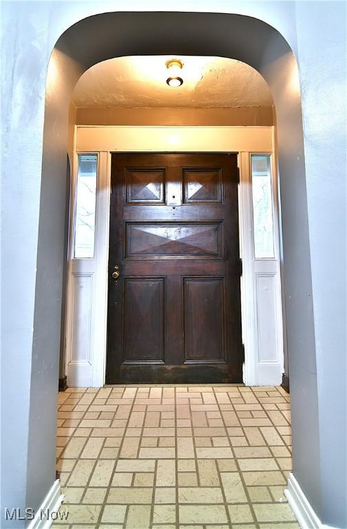 11680 Walnut Ave NE, Alliance, OH 44601 - foyer entrance with arched walkways
