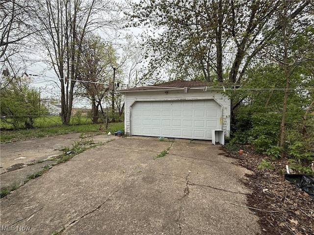 view of detached garage