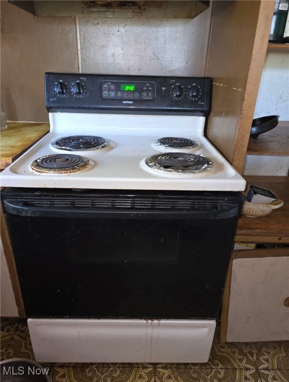 5961-5971 Streeter, Mantua, OH 44255 - interior details featuring electric stove